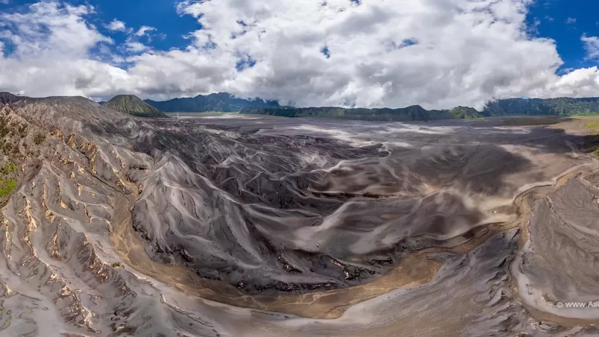 Dozens killed in cold lava landslides in Indonesia