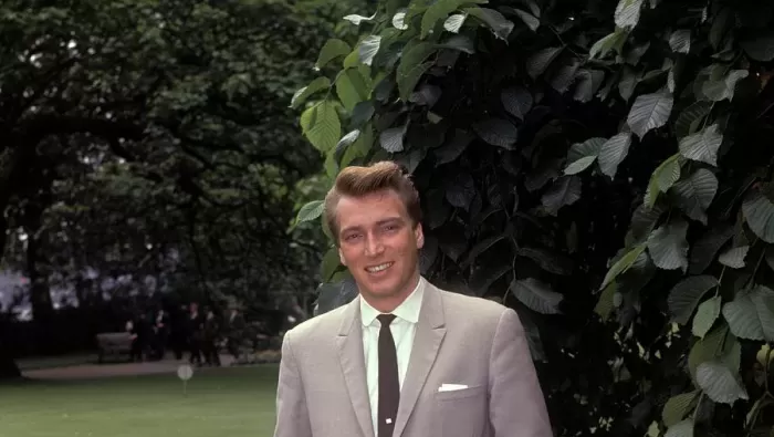 Frank Ifield: Frank Ifield, singer who thrilled the 1960s teenage market...